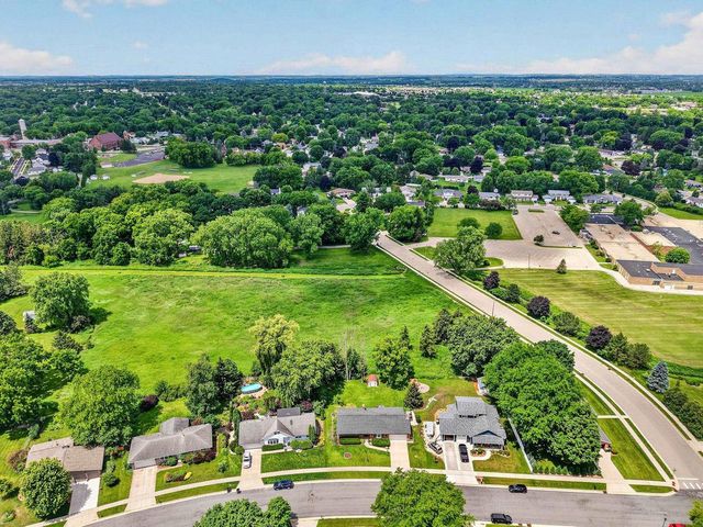542 Woodview Drive, Sun Prairie, WI 53590