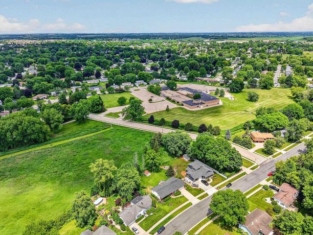 542 Woodview Drive, Sun Prairie, WI 53590