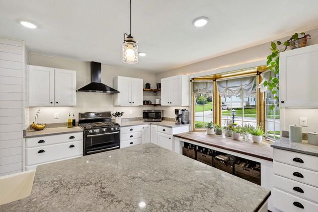 542 Woodview Drive, Sun Prairie, WI 53590