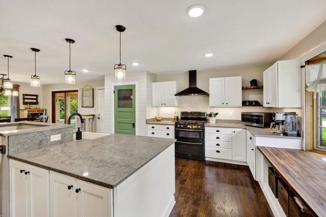 542 Woodview Drive, Sun Prairie, WI 53590