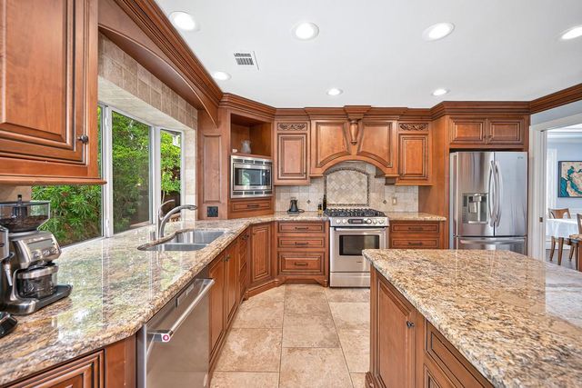 2052 Thornhill Dr, Granite Bay, CA 95746