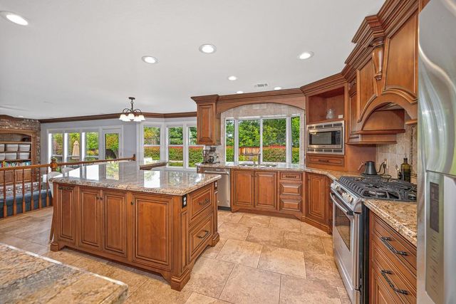 2052 Thornhill Dr, Granite Bay, CA 95746