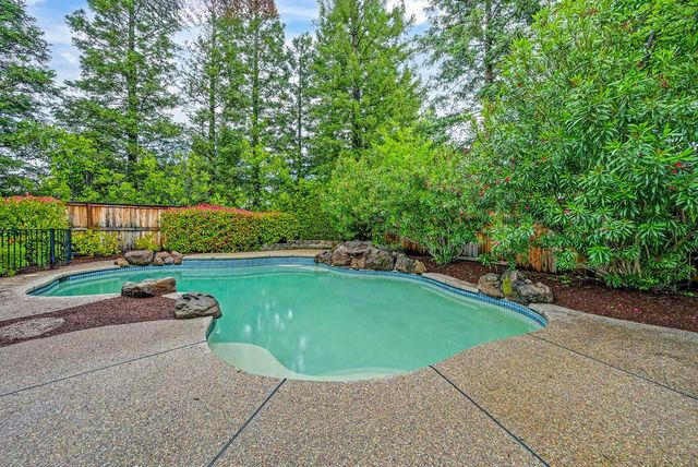 2052 Thornhill Dr, Granite Bay, CA 95746