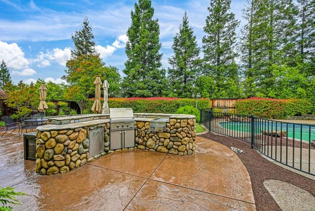 2052 Thornhill Dr, Granite Bay, CA 95746