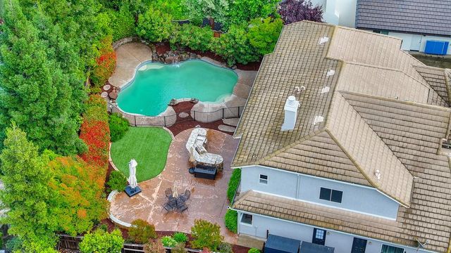 2052 Thornhill Dr, Granite Bay, CA 95746