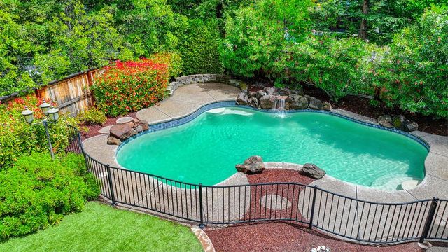 2052 Thornhill Dr, Granite Bay, CA 95746