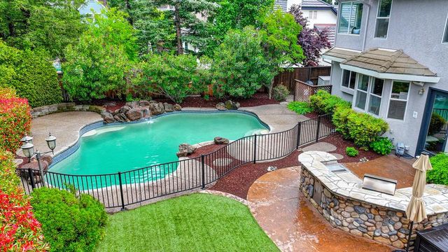 2052 Thornhill Dr, Granite Bay, CA 95746
