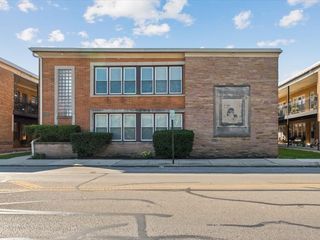 7221 Division Street 5, River Forest, IL 60305