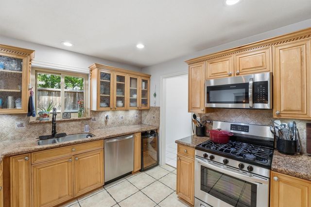 5727 Manor Forest Drive, Kingwood, TX 77339