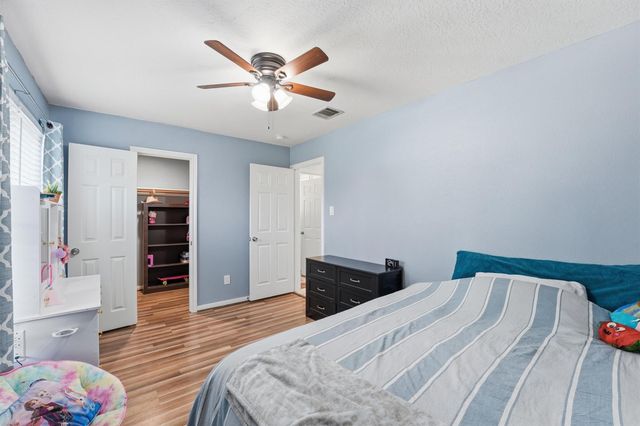 5727 Manor Forest Drive, Kingwood, TX 77339