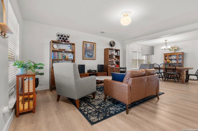 319 Cardinal Way, San Antonio, TX 78253