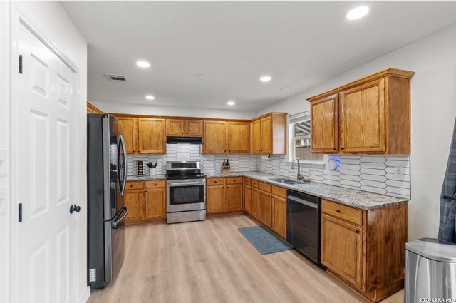 319 Cardinal Way, San Antonio, TX 78253