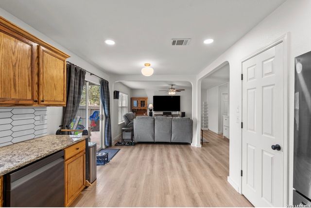 319 Cardinal Way, San Antonio, TX 78253