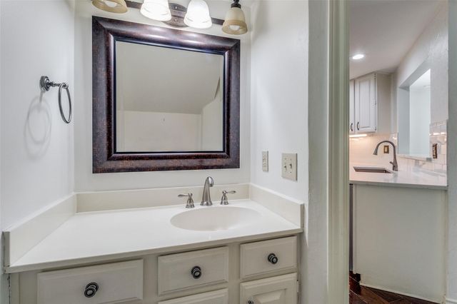 5950 Lindenshire 201, Dallas, TX 75230