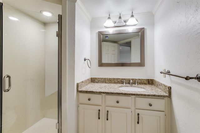 5950 Lindenshire 201, Dallas, TX 75230