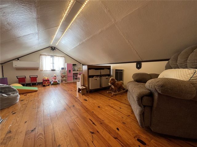 518 3rd St, Greensboro, PA 15338