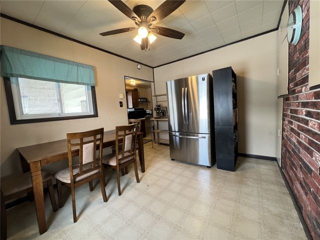 518 3rd St, Greensboro, PA 15338