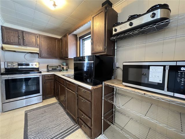 518 3rd St, Greensboro, PA 15338