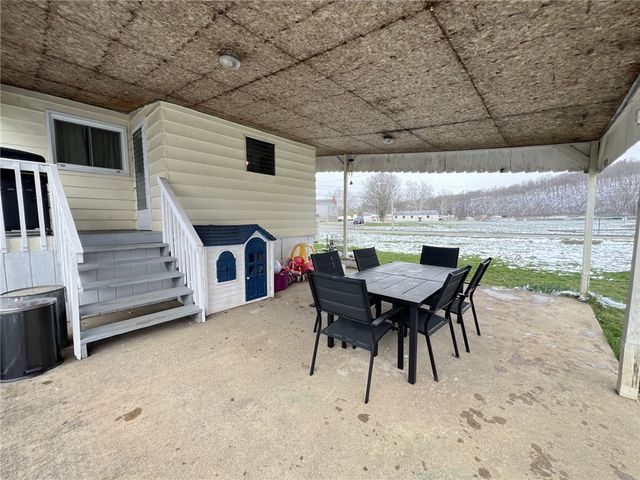 518 3rd St, Greensboro, PA 15338