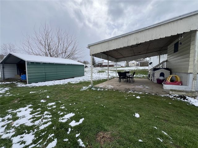 518 3rd St, Greensboro, PA 15338