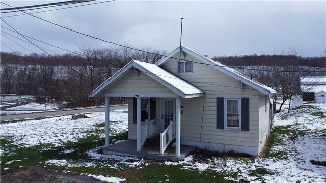 518 3rd St, Greensboro, PA 15338