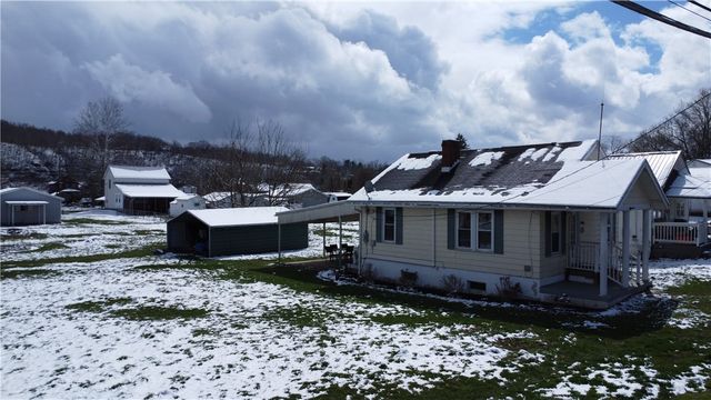 518 3rd St, Greensboro, PA 15338