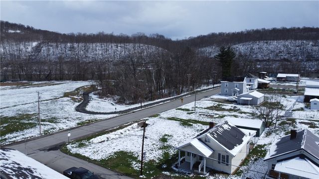 518 3rd St, Greensboro, PA 15338