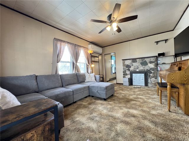 518 3rd St, Greensboro, PA 15338