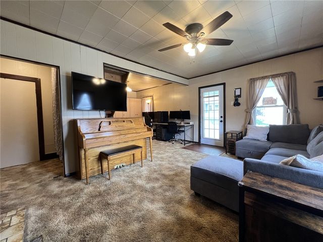 518 3rd St, Greensboro, PA 15338