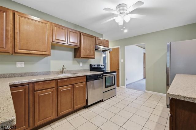7 Essex Rd, Washington Twp., NJ 07882