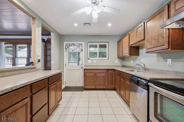 7 Essex Rd, Washington Twp., NJ 07882