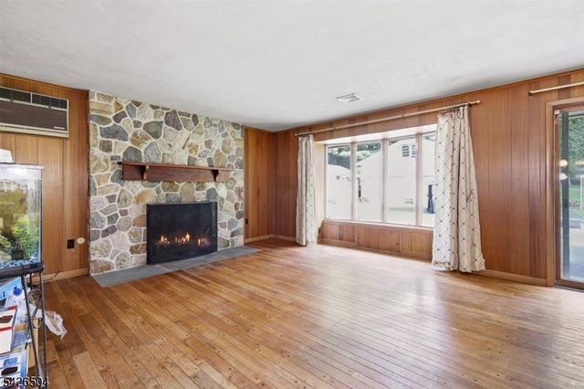 7 Essex Rd, Washington Twp., NJ 07882
