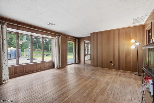 7 Essex Rd, Washington Twp., NJ 07882