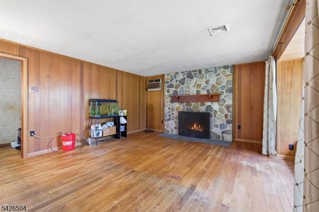 7 Essex Rd, Washington Twp., NJ 07882