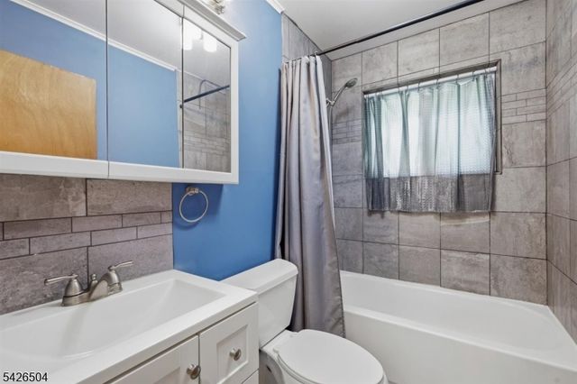 7 Essex Rd, Washington Twp., NJ 07882