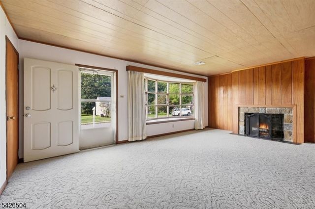 7 Essex Rd, Washington Twp., NJ 07882
