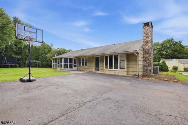 7 Essex Rd, Washington Twp., NJ 07882
