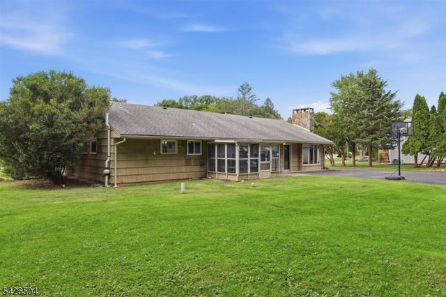 7 Essex Rd, Washington Twp., NJ 07882