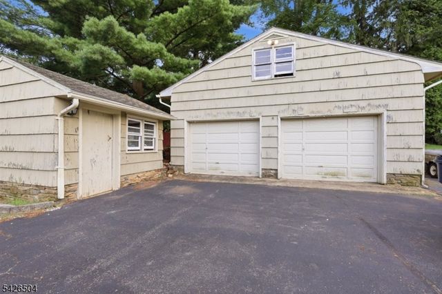 7 Essex Rd, Washington Twp., NJ 07882