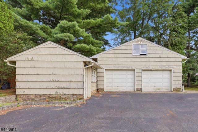 7 Essex Rd, Washington Twp., NJ 07882