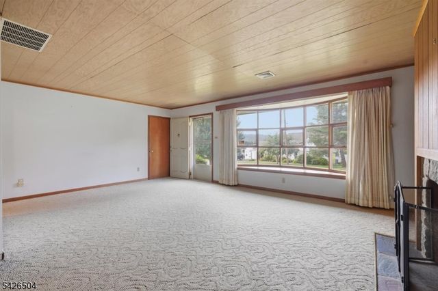 7 Essex Rd, Washington Twp., NJ 07882
