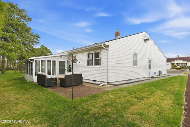 76 Westport Drive, Toms River, NJ 08757