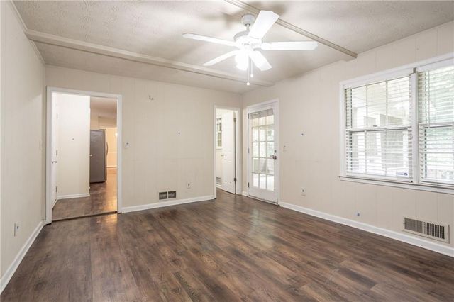 206 Hauteur SW Place, Lilburn, GA 30047
