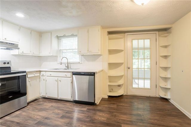 206 Hauteur SW Place, Lilburn, GA 30047