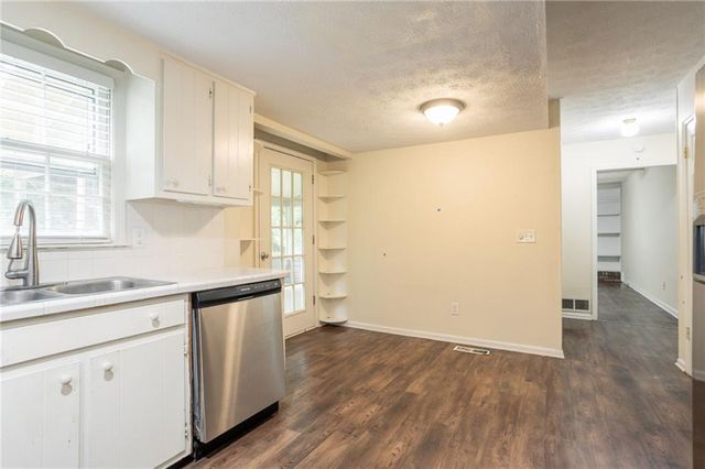 206 Hauteur SW Place, Lilburn, GA 30047