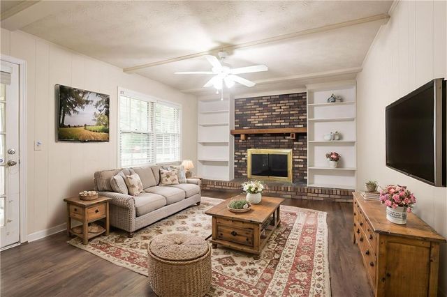 206 Hauteur SW Place, Lilburn, GA 30047