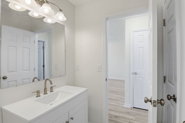 1300 Bellshire Terrace Dr, Nashville, TN 37207