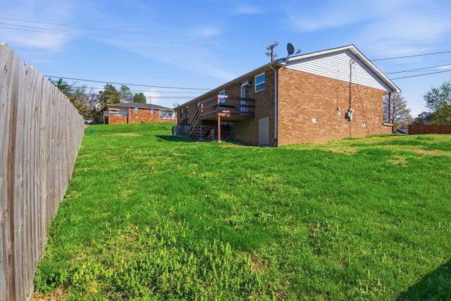 1300 Bellshire Terrace Dr, Nashville, TN 37207