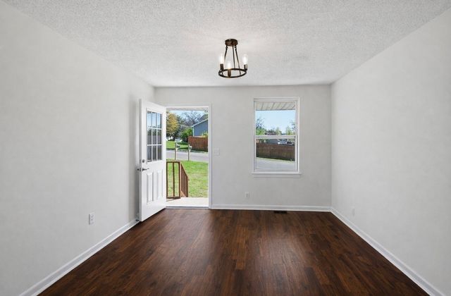 1300 Bellshire Terrace Dr, Nashville, TN 37207