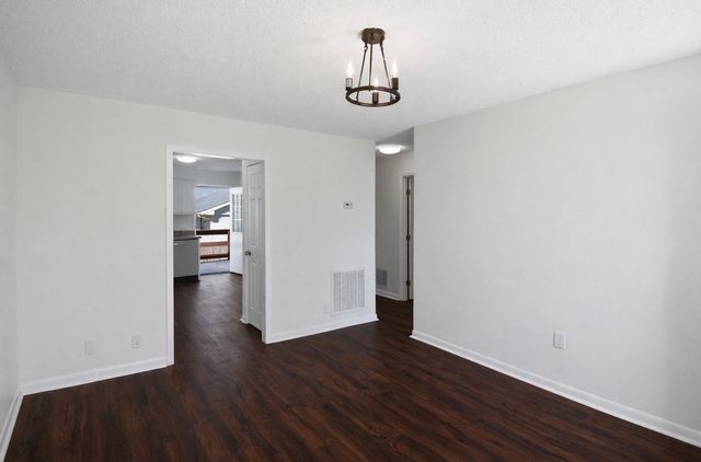 1300 Bellshire Terrace Dr, Nashville, TN 37207